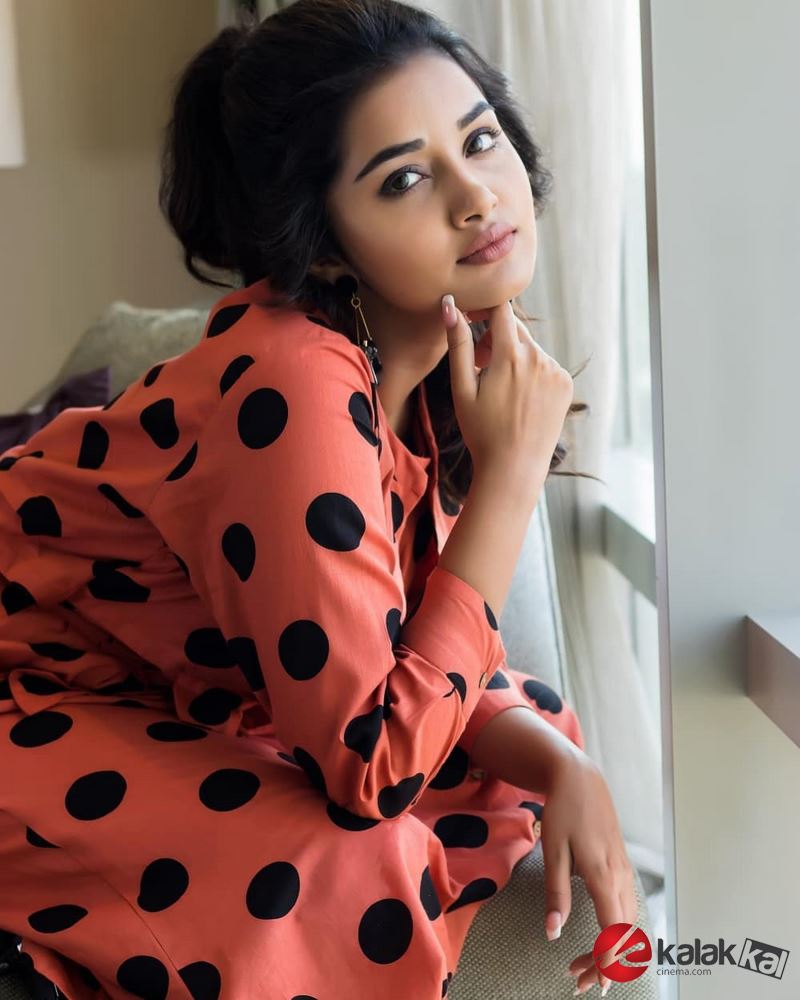 Actress Anupama Parameswaran Stills