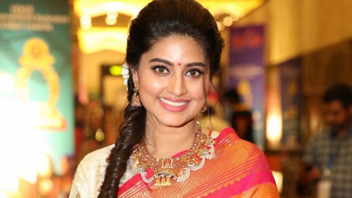 Sneha signs a Telugu movie