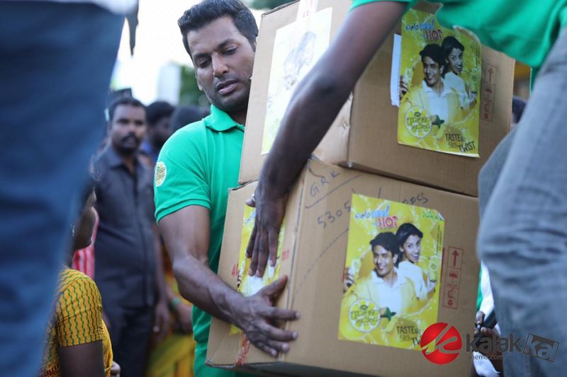 Actor Vishal funds Cyclone Gaja relief Photos