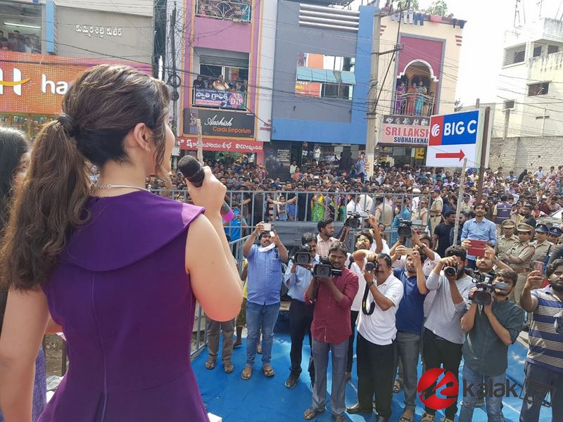 Actress Raashi Khanna launches Big C Mobile Store in Rajahmundry Photos