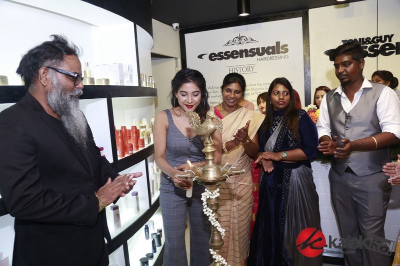 Actress Sakshi Agarwal launches Toni And Guy Essensuals Salon Photos