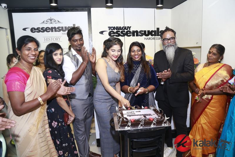 Actress Sakshi Agarwal launches Toni And Guy Essensuals Salon Photos