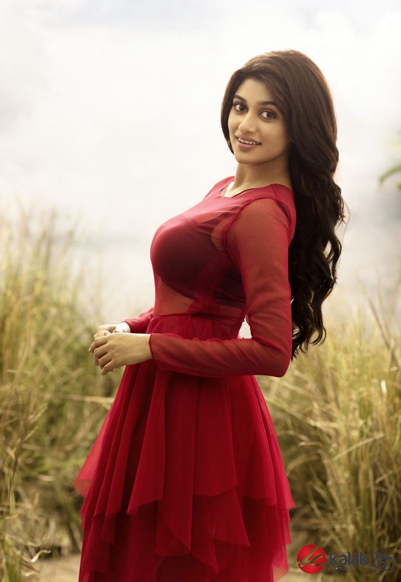 Actress Oviyaa Latest Photo Shoot
