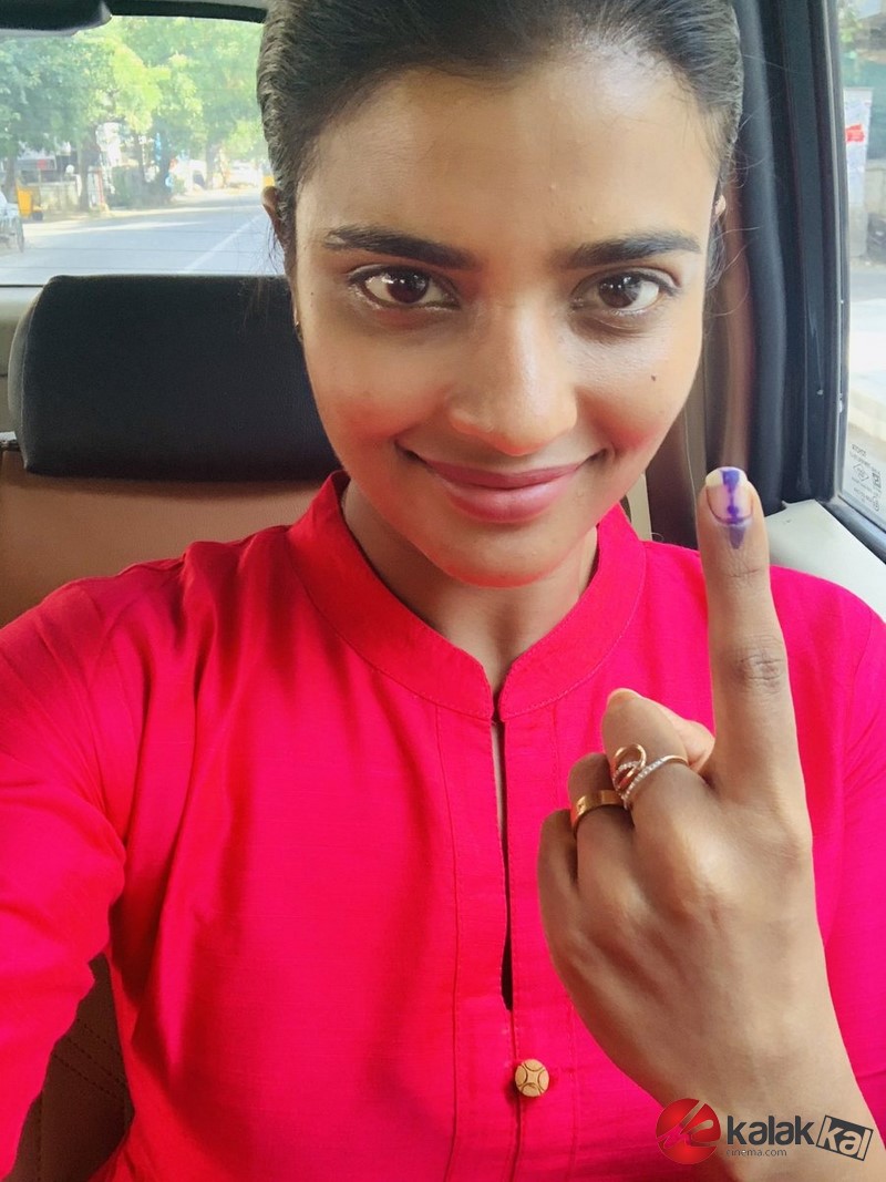 Celebrities Cast their Vote in Lok Sabha Election