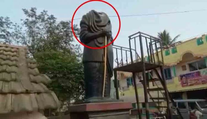Periyar statue damaged