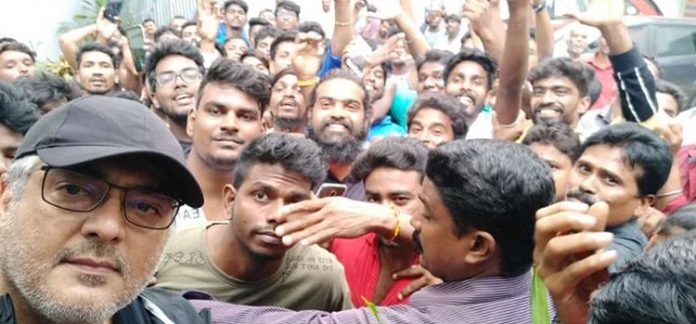Thala Ajith Selfie : Ajith's Selfie With Fans - Super Exclusive Update | NerKonda Paarvai | Thala Ajith | Vidya Balan | Cinema News, Kollywood