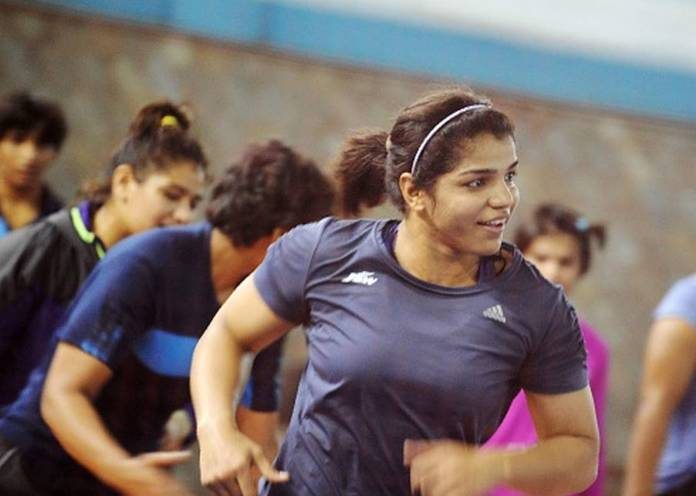 Sakshi Malik issued show cause notice | Sports News | Sakshi Malik admitted her mistake and told the Wrestling Federation India (WFI) that