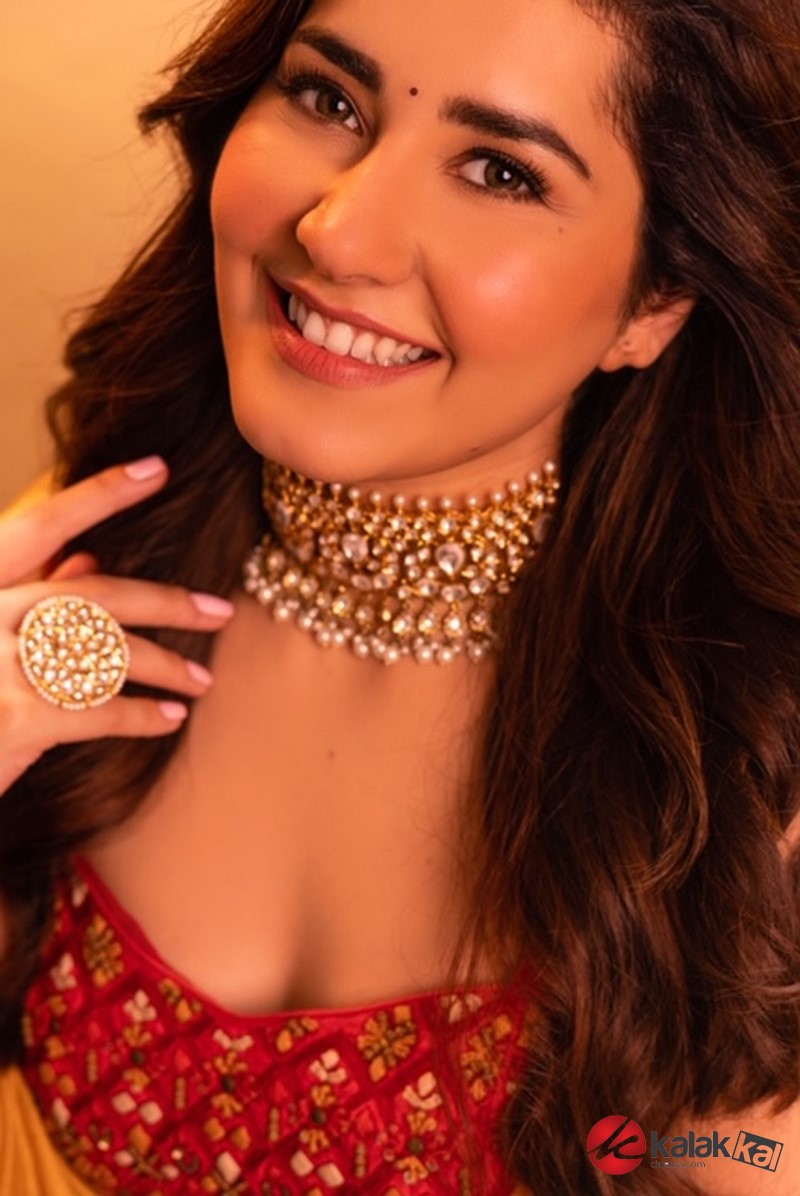 Actress Raashi Khanna Latest Photoshoot