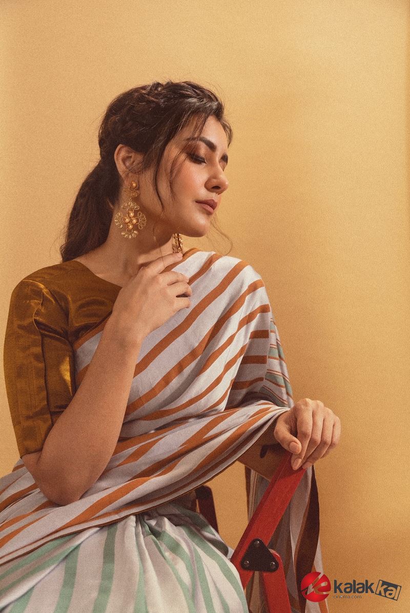 Actress Rashi Khanna Gallery