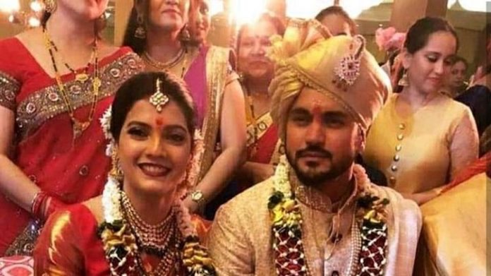 Cricketer marries Tamil actress