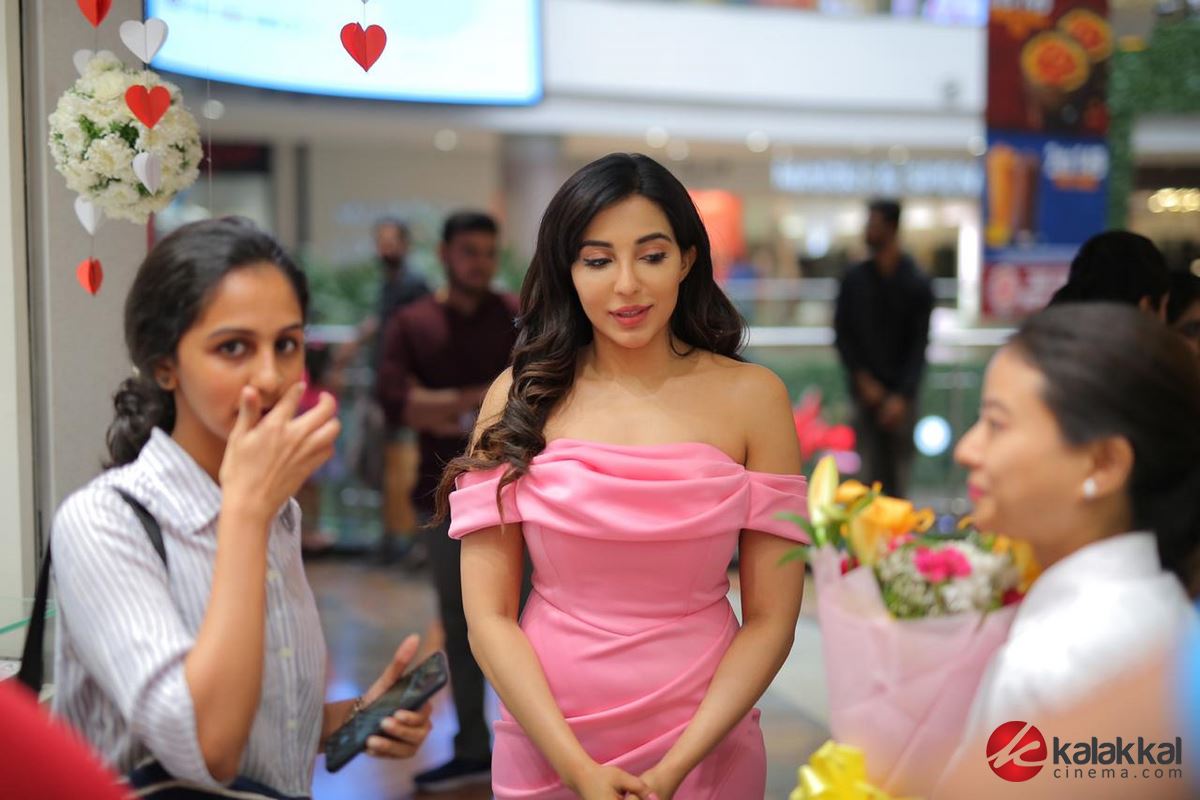 Actress Parvatii Nair launches Mia by Tanishq Showroom