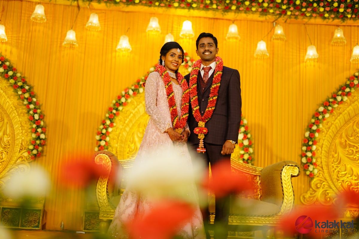 Meendum Oru Mariyathai Actress Nakshatra Wedding Photos