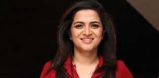 DD Dhivyadharshini Selfie