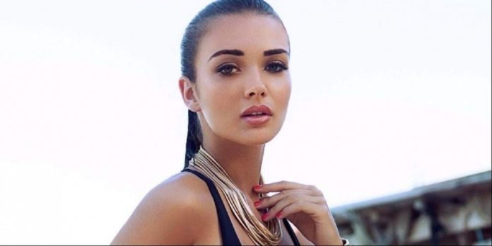 Actress Amy Jackson Attend Meeting Without Trouser