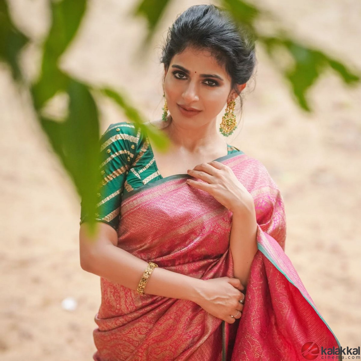 Actress Iswarya Menon Stills