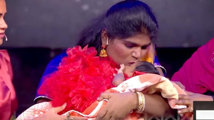 Aranthangi Nisha With Her Baby