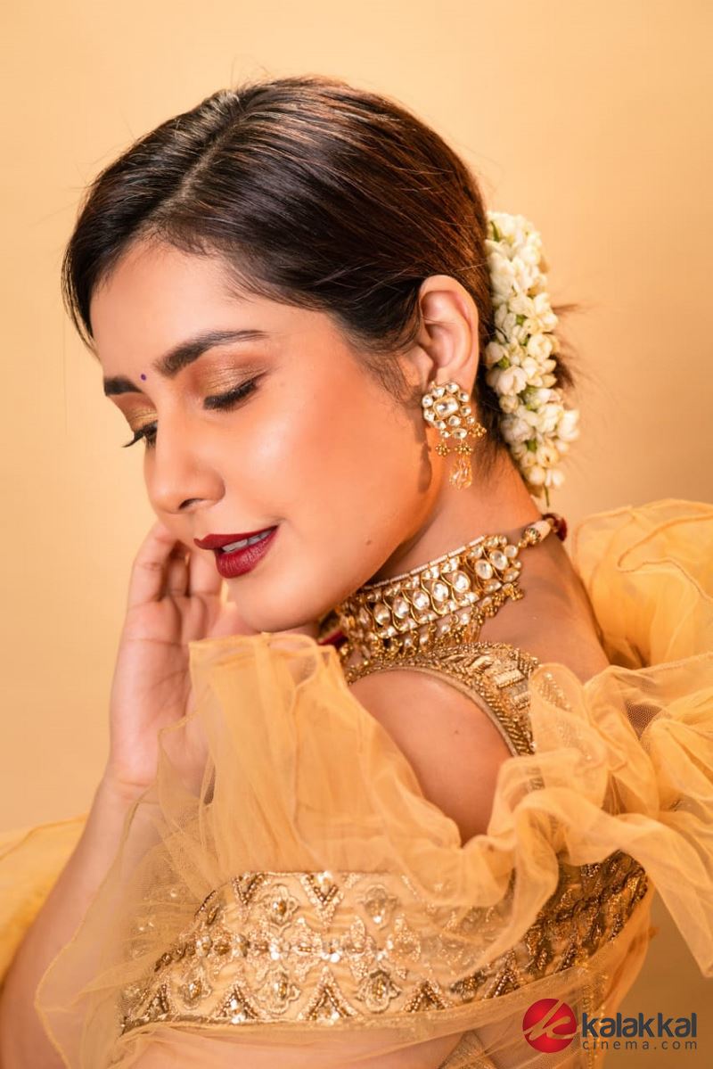 Actress Raashi Khanna Latest Photo Shoot