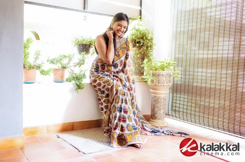 Actress Vasundhara Photos