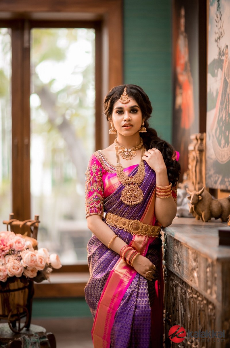 Actress Meenakshi Govindarajan Stills