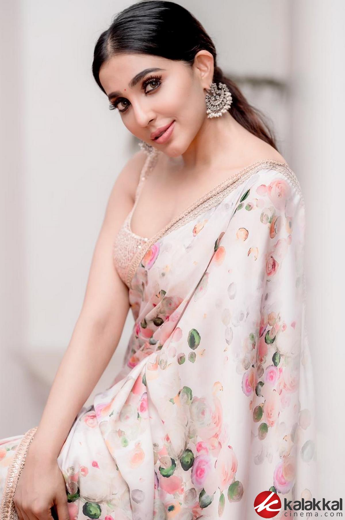 Actress Parvati Nair Latest Photos