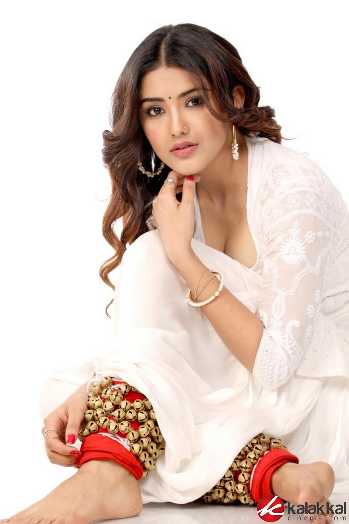 Gorgeous Tollywood Actress Malvika Sharma Latest Photos