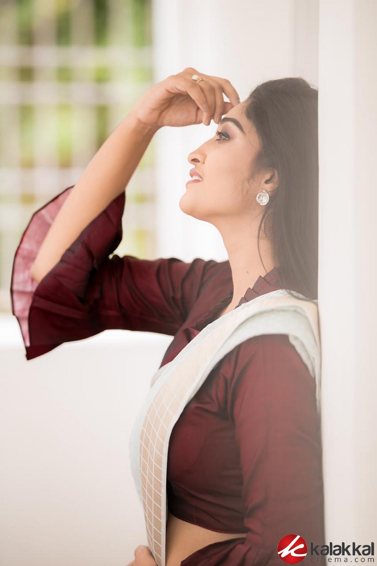 Actress Neelima Esai looks stunning in this saree