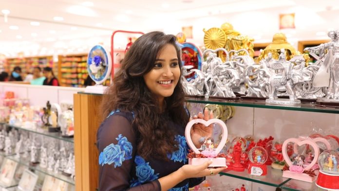 Vijay TV Jacqueline Shopping in Velavan Stores