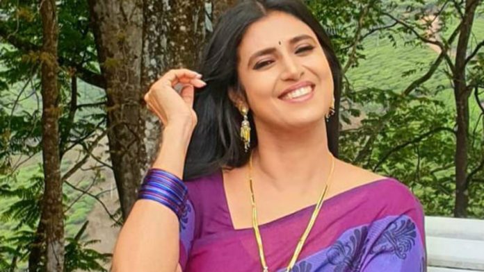 Actress Kasthuri Photos