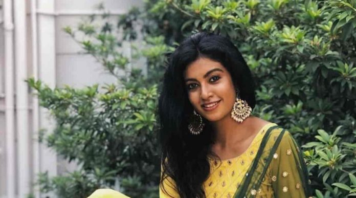 Actress roshni latest photo