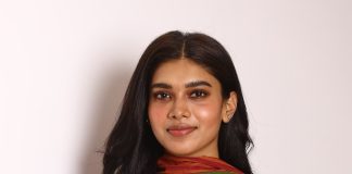 Actress dushara vijayan in chiyaan 62 movie