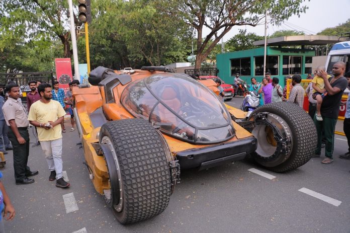 'Kalki 2898 AD', Prabhas' futuristic vehicle 'Phujji' is launched!!
