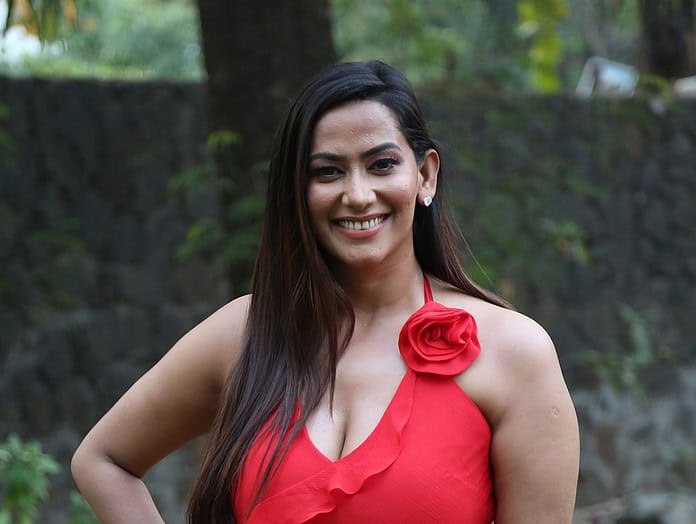 Actress Sanjana Singh Latest Photos